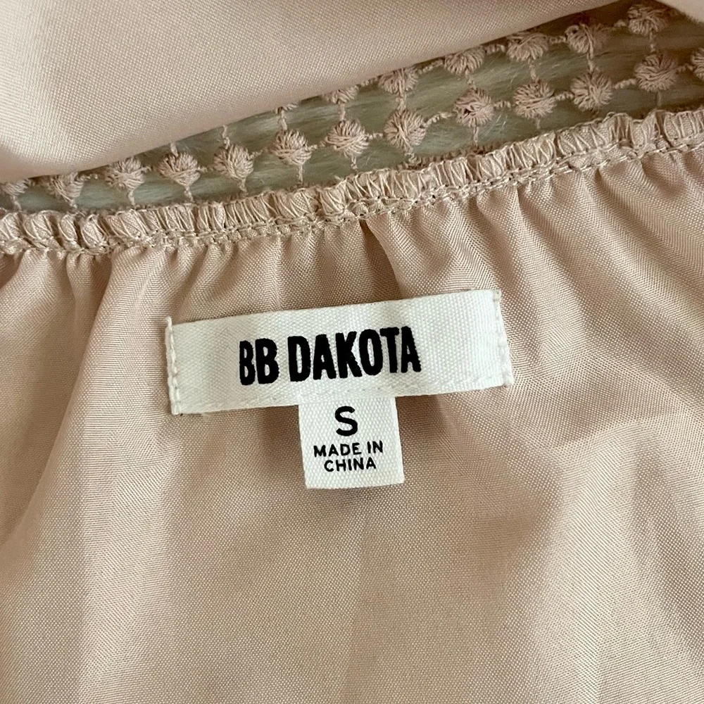 BB Dakota Women’s Sleeveless Roslyn Embroidered Dotted Mesh Pink Top EUC Size S - Picture 8 of 9